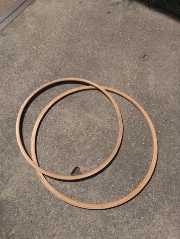 Houten hoepels beschikbaar voor biedingen
