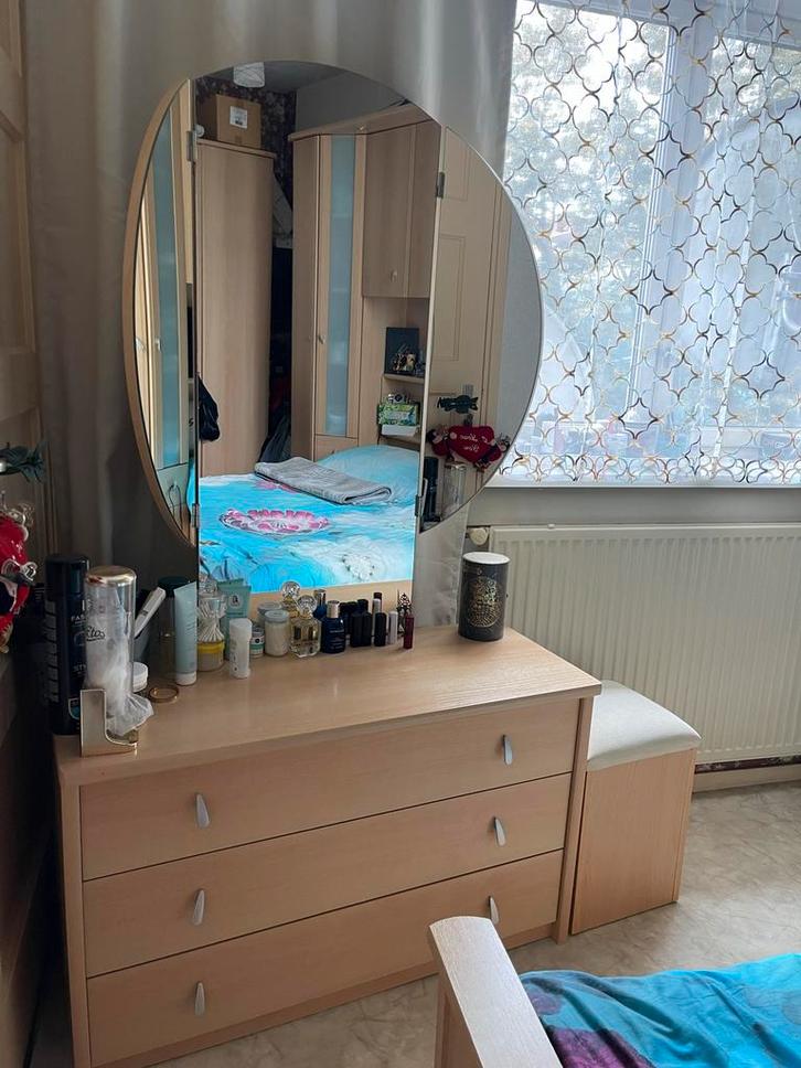 Complete Slaapkamer Set met Kledingkast & Bed, Huis en Inrichting, Tafels | Kaptafels, Gebruikt, 200 cm of meer, Hout, Ophalen