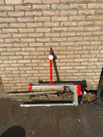 Tilhulp voor rollen met hijsoog, hijsjuk, hijsevenaar beschikbaar voor biedingen