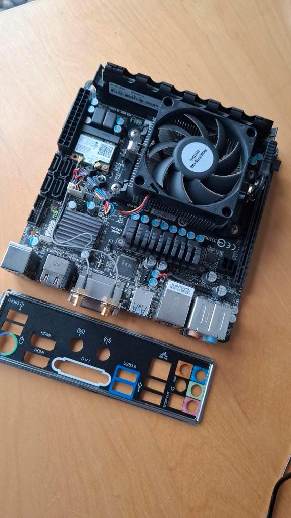 Gigabyte GA-F2A88XN-WIFI ITX, Computers en Software, Moederborden, Gebruikt, AMD, DDR3, Ophalen of Verzenden