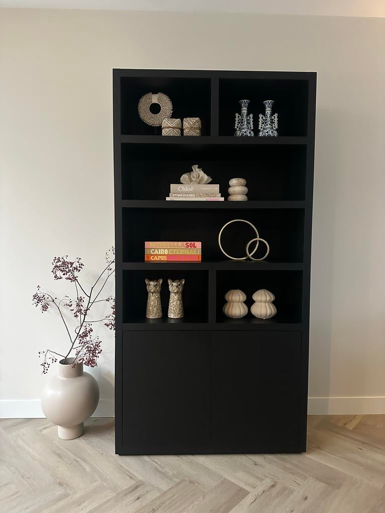 Goossens Barcelona vakkenkast - zwart eiken, Huis en Inrichting, Kasten | Roldeurkasten en Archiefkasten, Nieuw, 200 cm of meer