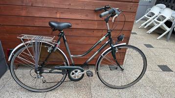 Zeer nette Damesfiets Batavus 28inch.7versnellingen beschikbaar voor biedingen