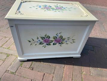 Zeer sjiek brocante deken kist opberg kist luxe kast beschikbaar voor biedingen