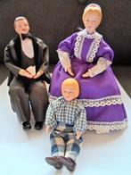Poppenhuispopjes. Vader, moeder en kind. Biscuit/porselein, Ophalen of Verzenden, Zo goed als nieuw, Popje
