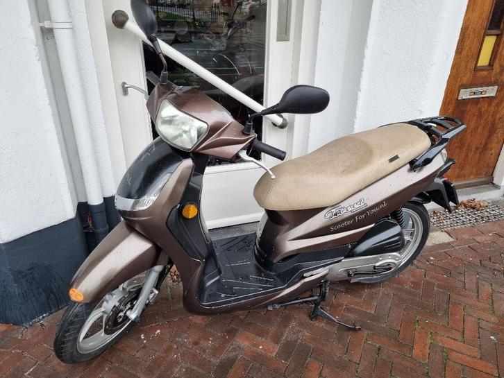 Peugeot Tweet bromscooter 1199 bij Scooterforyou, Zwolle, Fietsen en Brommers, Scooters | Overige merken, Nieuw, Maximaal 45 km/u