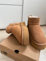 UGG mini classics platform, Verzenden, Zo goed als nieuw, Bruin