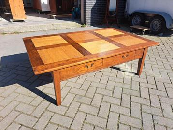 Houten salontafel. Teakhouten salontafel  beschikbaar voor biedingen