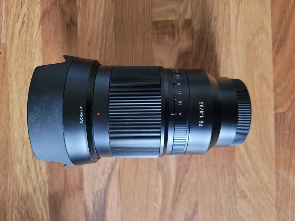 Sony Zeiss 35mm f1.4 FE Distagon ZA, Ophalen, Zo goed als nieuw, Standaardlens