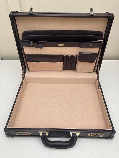 Claymore Attaché koffer Leer Model 1722 Bruin, Sieraden, Tassen en Uiterlijk, Koffers, Nieuw, Leer, Minder dan 50 cm, Ophalen of Verzenden