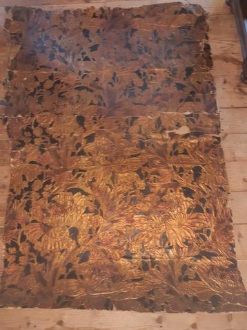 Groot, 16/17e eeuwse fragment goudleerbehang beschikbaar voor biedingen
