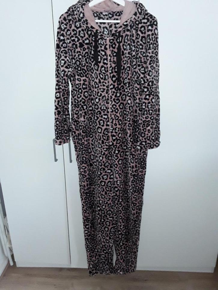 Hunkemoller Zwart/Roze Huispak Met Panterprint Maat XXL, Kleding | Dames, Huispakken, Zo goed als nieuw, Maat 46/48 (XL) of groter