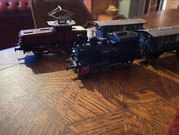 Marklin 2 locomotieven en 2 wagons blik beschikbaar voor biedingen