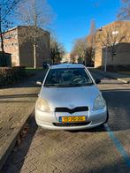 Toyota Yaris 1.0 16V Vvti 3DR 2002 Grijs, Auto's, Voorwielaandrijving, 4 cilinders, 400 kg, 68 pk