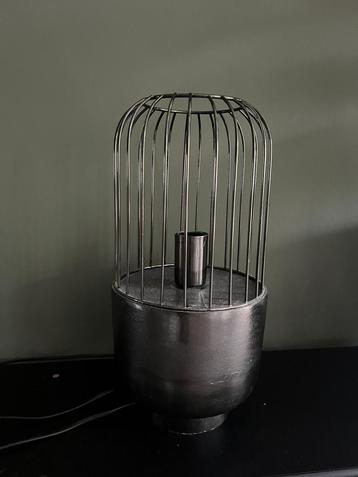 Tafel lamp beschikbaar voor biedingen