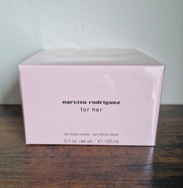 NARCISO RODRIGUEZ - For Her bodycreme - NIEUW!, Sieraden, Tassen en Uiterlijk, Uiterlijk | Parfum, Nieuw, Verzenden