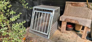 Robuuste schuine hondenbench / reisbench  beschikbaar voor biedingen