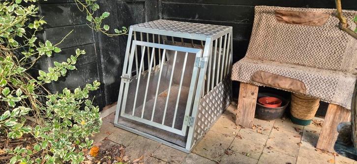 Robuuste schuine hondenbench / reisbench, Dieren en Toebehoren, Hondenbenches, Zo goed als nieuw, Ophalen