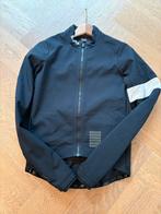 Rapha Pro Team Training Jacket - Medium - Zwart- ZGAN €240, Fietsen en Brommers, Fietsaccessoires | Fietskleding, Ophalen of Verzenden