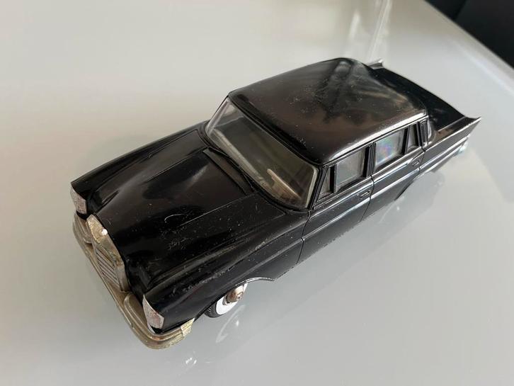 Gama 407 Mercedes 220s Modelauto, Hobby en Vrije tijd, Modelauto's | 1:18, Gebruikt, Auto, Overige merken, Ophalen of Verzenden