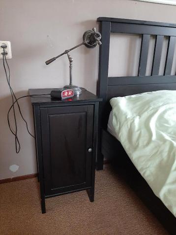 Ikea Hemnes Bed 180 x 200 en nachtkasje in het bruin - afbeelding 2