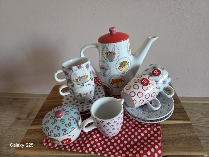 Compleet Douwe Egberts kinder Servies, Huis en Inrichting, Keuken | Servies, Zo goed als nieuw, Compleet servies, Overige stijlen