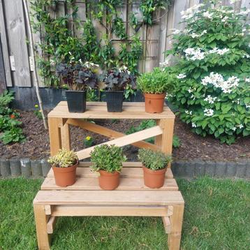 Leuk en stevig plantenetagere of trapje blank hout 17.50 beschikbaar voor biedingen