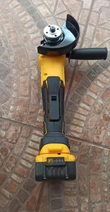 Dewalt haakse slijper beschikbaar voor biedingen