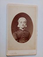 CDV Leeuwarden Vrouw in Klederdracht, Verzamelen, Foto's en Prenten, Gebruikt, Foto, Klederdracht, Ophalen of Verzenden