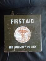 WW2 USA army first aid kit metal box, Verzamelen, Amerika, Overige typen, Landmacht, Ophalen