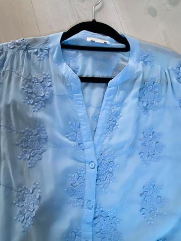 Cotton club blouse lichtblauw beschikbaar voor biedingen