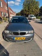 BMW 1-Serie 2.0 116I 5DR 2009 Grijs, Auto's, 1-Serie, 65 €/maand, Achterwielaandrijving, 1995 cc