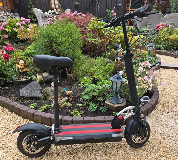 Prachtige step!Super snel en fel.3 standen. Elektrische step, Fietsen en Brommers, Steps, Zo goed als nieuw, Elektrische step (E-scooter)