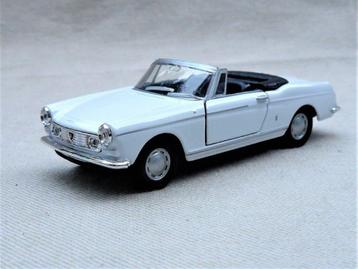 Welly Peugeot 404 cabriolet - open kap. Wit. Schaal 1/38. beschikbaar voor biedingen