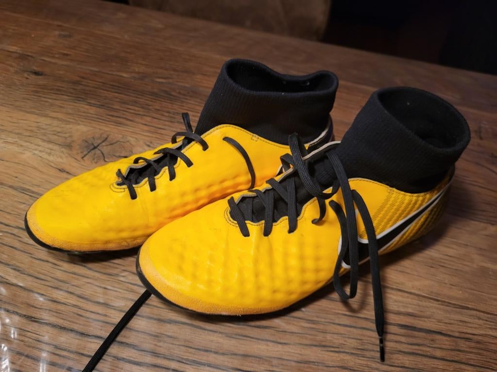 Nike Magista voetbalschoenen maat 42, Sport en Fitness, Voetbal, Gebruikt, Schoenen, Maat M, Ophalen of Verzenden