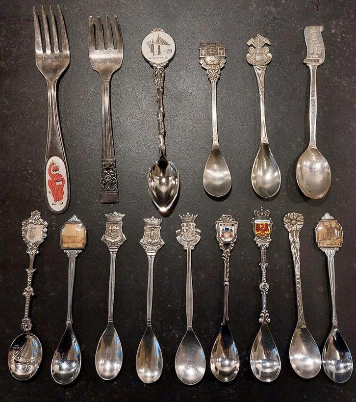 13 theelepels en 2 vorkjes divers o.a. steden, Antiek en Kunst, Antiek | Bestek, Ophalen of Verzenden