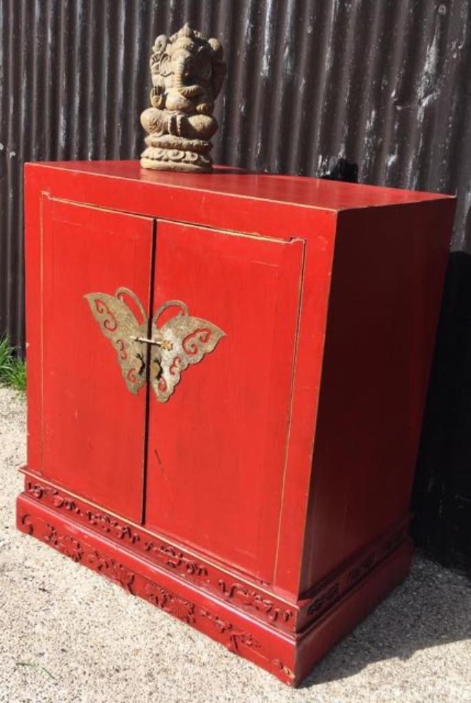 Chinese kast chinees rode vlinderkast houtsnijwerk oud Leuk, Kinderen en Baby's, Kinderkamer | Commodes en Kasten, Gebruikt, Kast