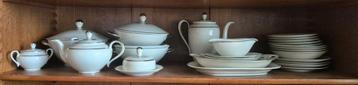 Compleet antiek/vintage servies met zilverrand beschikbaar voor biedingen