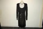 Legatte zwarte jurk voile mouwen grote sier hanger eraan D46, Onder de knie, Zo goed als nieuw, Legatte, Maat 46/48 (XL) of groter