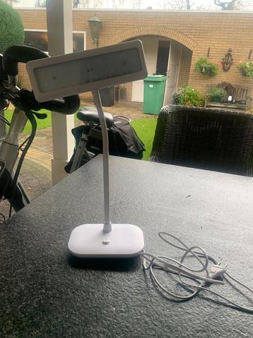 Moderne bureaulamp beschikbaar voor biedingen