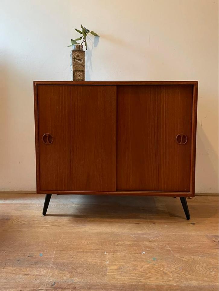 Vintage Deens Teak Kastje met Schuifdeuren, Huis en Inrichting, Kasten | Overige, Gebruikt, Ophalen
