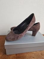 Suede pump, Kleding | Dames, Schoenen, Pumps, Bruin, Lilian, Ophalen of Verzenden
