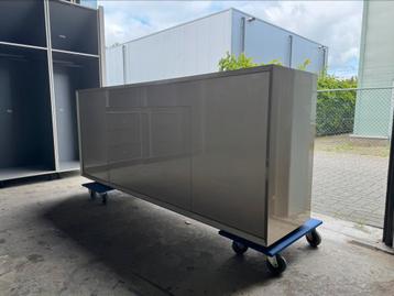 Gespoten dressior kast