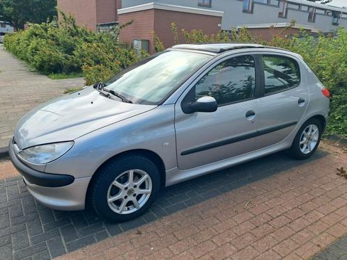 Peugeot 206 1.4 5D 2000 Grijs, Auto's, Peugeot, Particulier, Benzine, Hatchback, Handgeschakeld, Origineel Nederlands, Zilver of Grijs