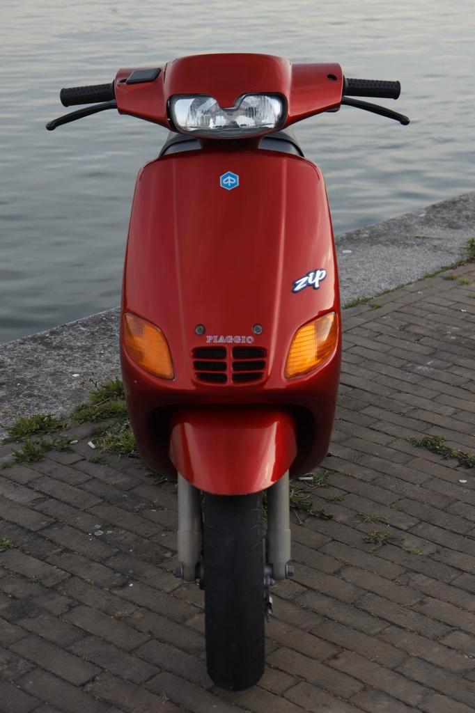 Zip type 2, Fietsen en Brommers, Scooters | Piaggio, Zo goed als nieuw, Zip, Benzine, Ophalen