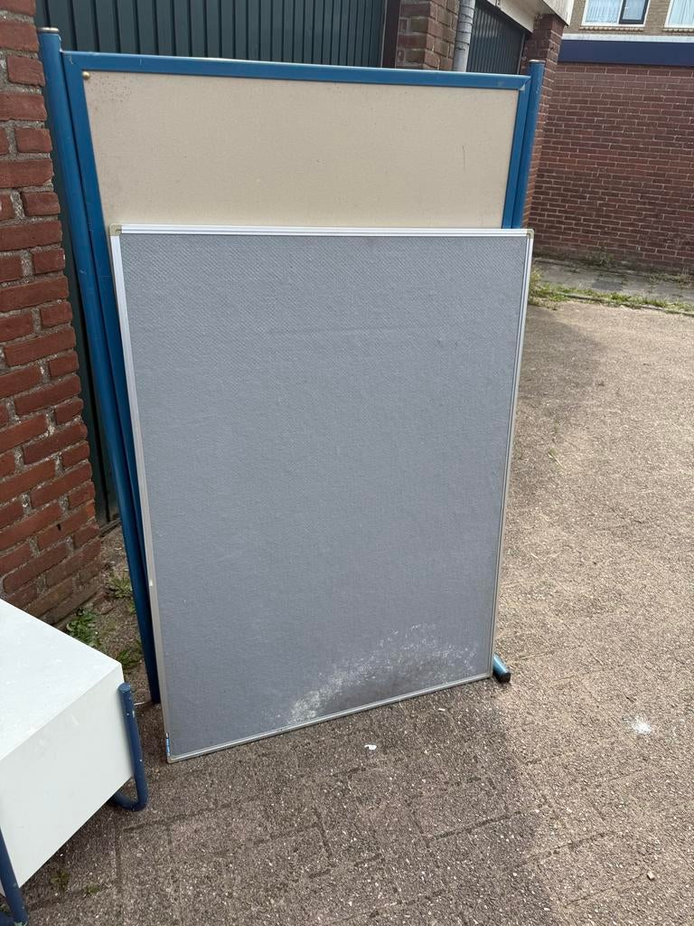 Grijs metalen prikbord - 100x65 cm, Ophalen of Verzenden, Gebruikt, Prikbord