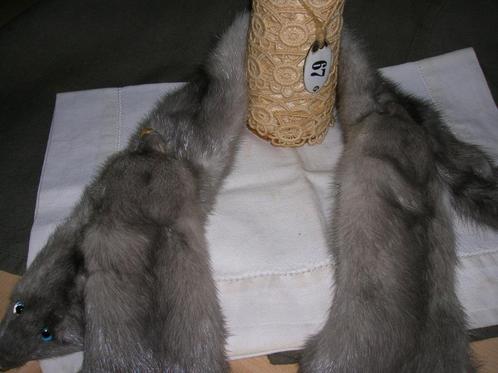 nerts stola bont sjaal grijs gemeleerd lengte 172 cm., Antiek en Kunst, Antiek | Kleding en Accessoires, Dames, Ophalen of Verzenden