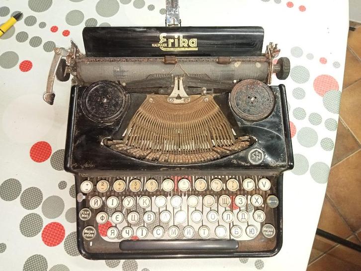 Typemachine Erika Naumann cyrillisch schrift, Antiek en Kunst, Curiosa en Brocante, Ophalen of Verzenden