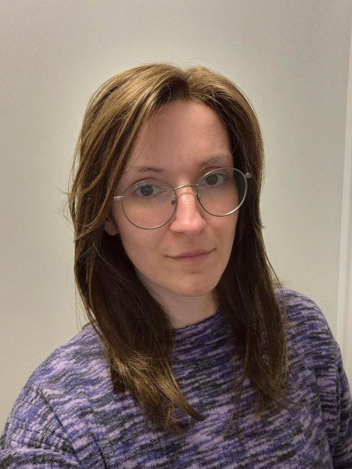 ADERANS luxe pruik - goudbruin - nieuw (nieuwprijs €1135), Diversen, Verpleegmiddelen, Zo goed als nieuw, Ophalen of Verzenden