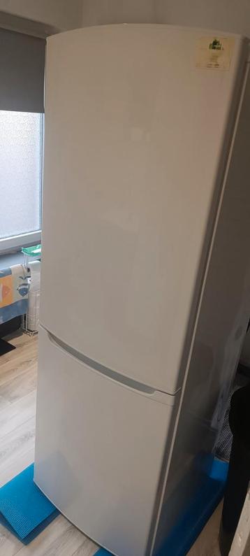 Koelkast met vriezer – gratis bezorging Venlo beschikbaar voor biedingen