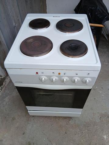 Kookplaat met over werkt goed beschikbaar voor biedingen